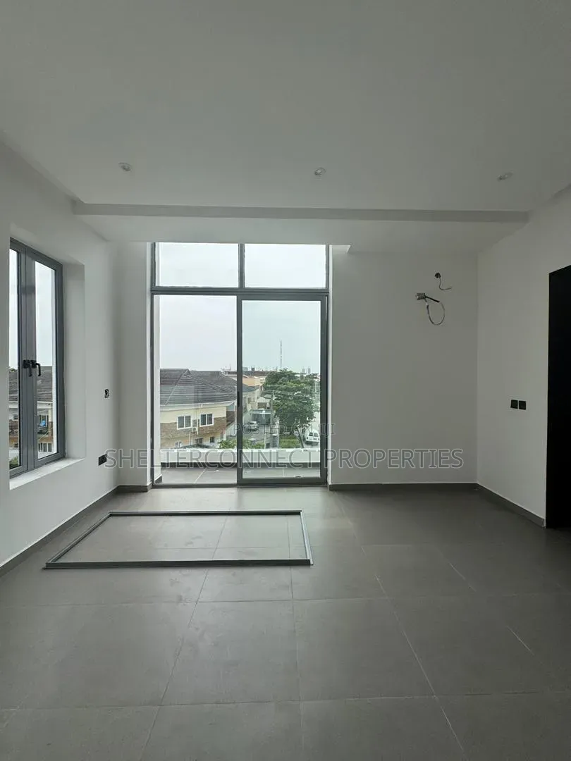 4bdrm Duplex in Lekki Phase 1 for sale in Lekki Phase 1