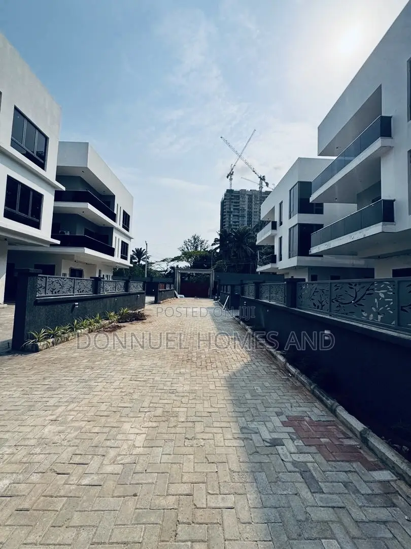 6bdrm Duplex in Ikot Abasi for sale in Ikot Abasi