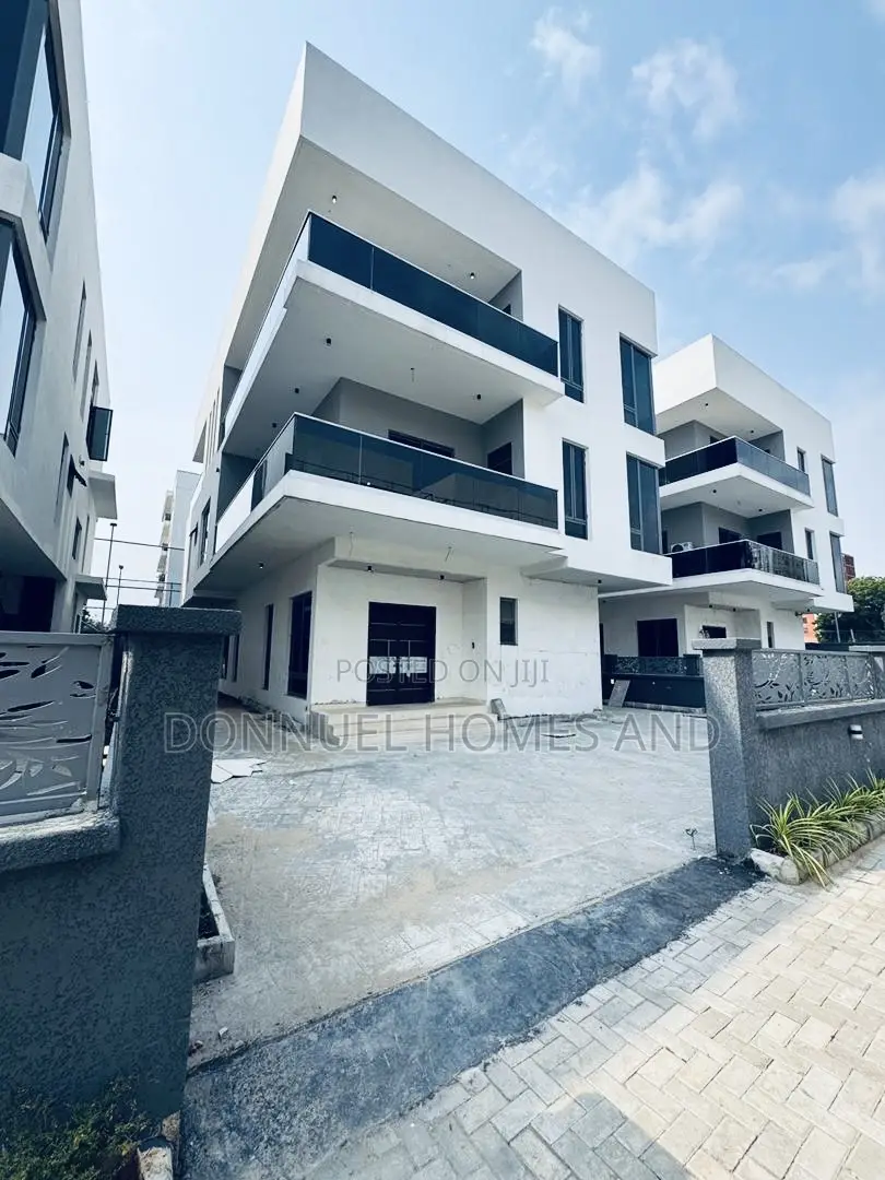 6bdrm Duplex in Ikot Abasi for sale in Ikot Abasi