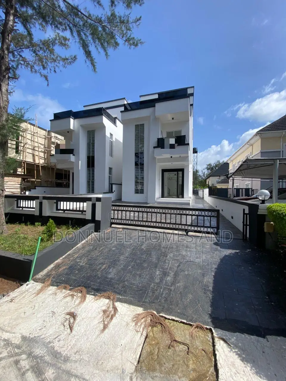 5bdrm Duplex in Ikota for sale in Ikota
