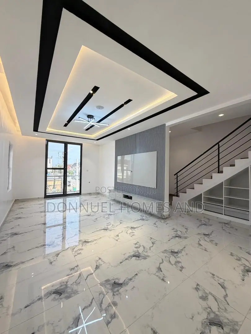 5bdrm Duplex in Chevron for sale in Chevron