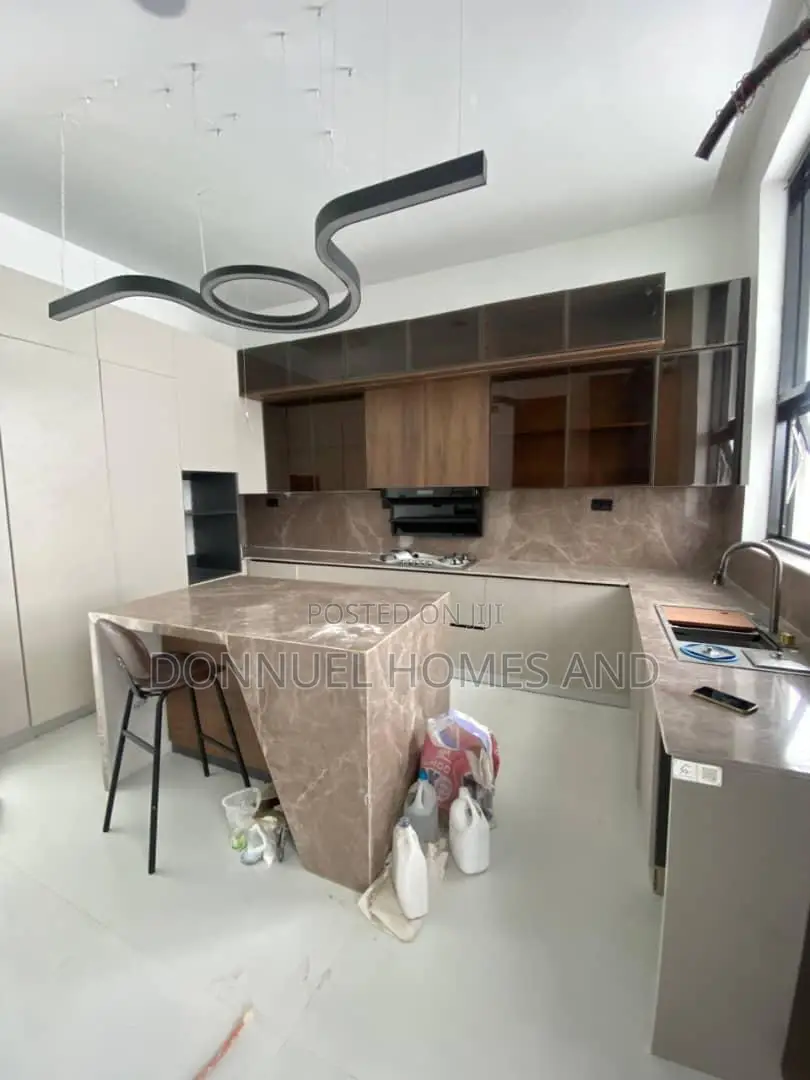5bdrm Duplex in Osapa london for sale in Osapa london
