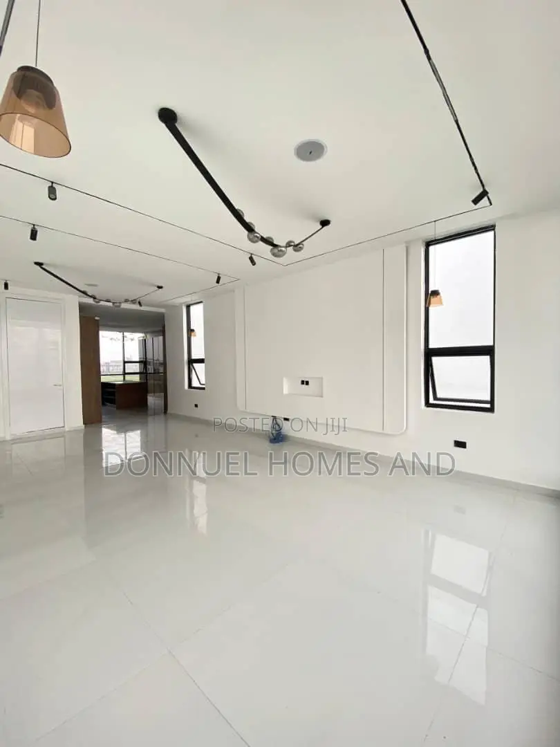 5bdrm Duplex in Osapa london for sale in Osapa london