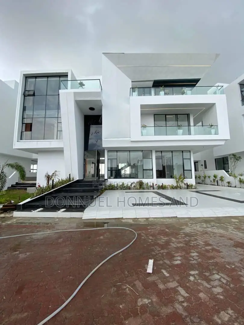 5bdrm Duplex in Osapa london for sale in Osapa london