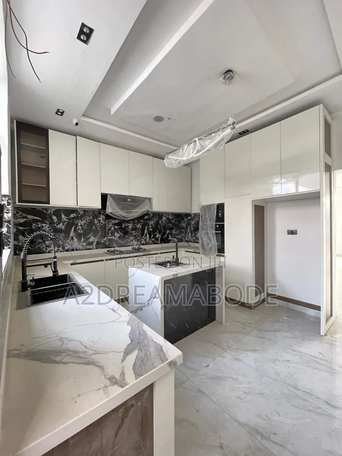 4bdrm Duplex in Chevron for sale in Chevron