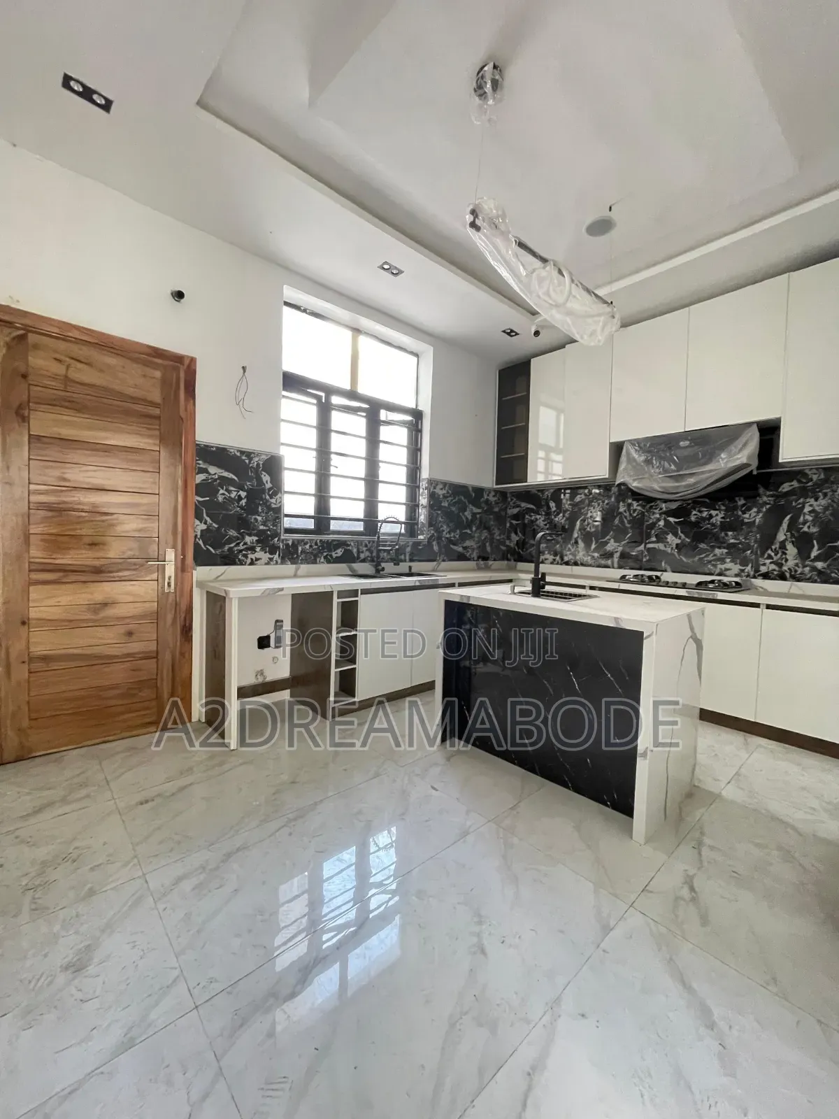 4bdrm Duplex in Chevron for sale in Chevron