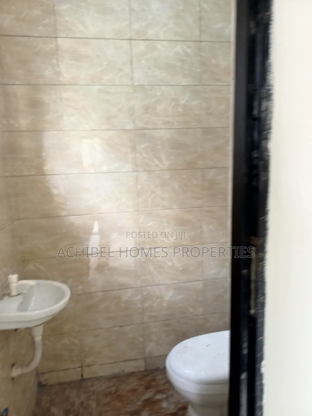 3bdrm Apartment in Osapa London, Jakande for rent in Jakande