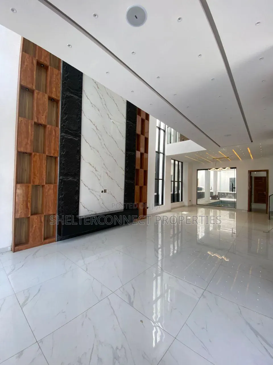 5bdrm Duplex in Ikota for sale in Ikota