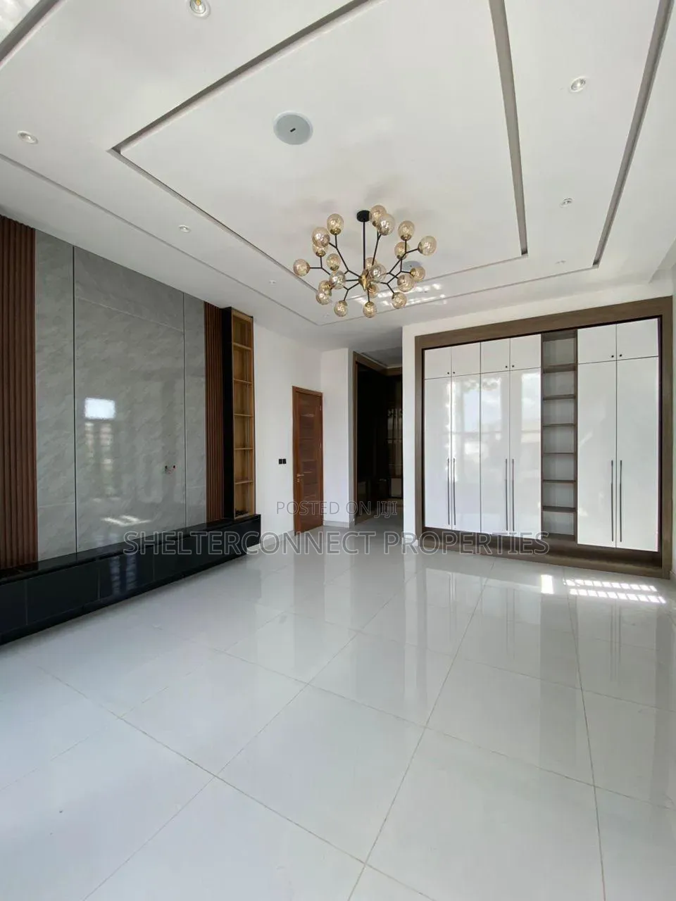 5bdrm Duplex in Ikota for sale in Ikota