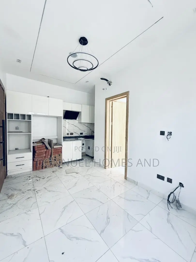 1bdrm Apartment in Lekki Expressway for sale in Lekki Expressway