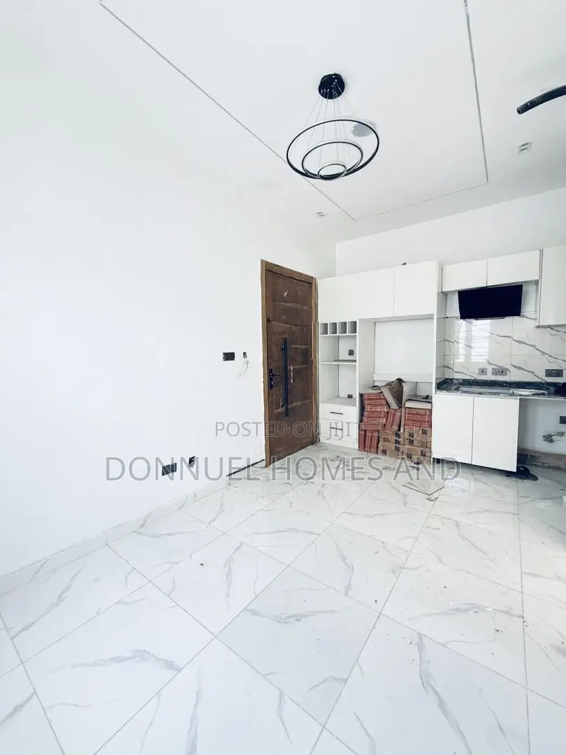 1bdrm Apartment in Lekki Expressway for sale in Lekki Expressway