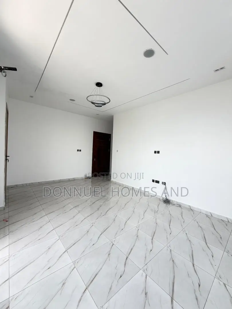 2bdrm Apartment in Lekki Expressway for sale in Lekki Expressway