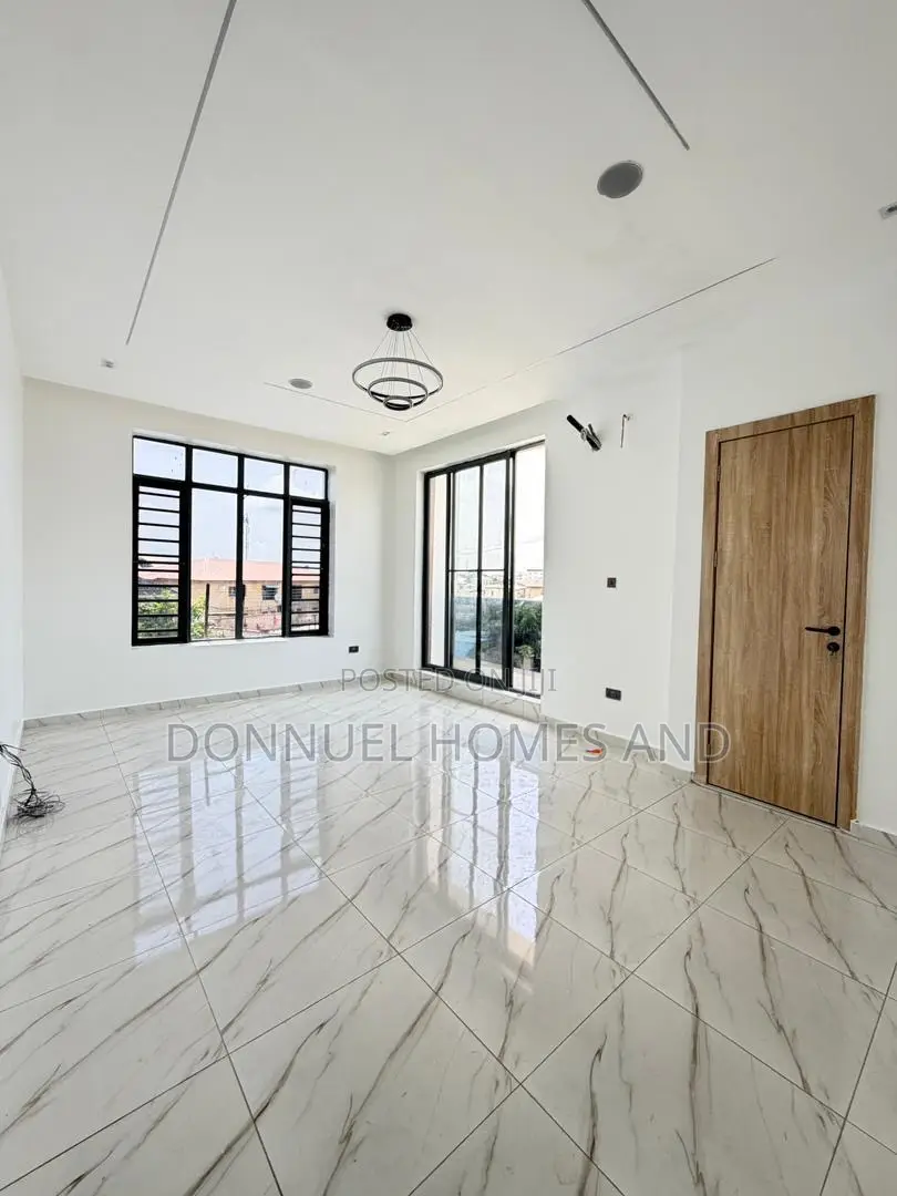 2bdrm Apartment in Lekki Expressway for sale in Lekki Expressway