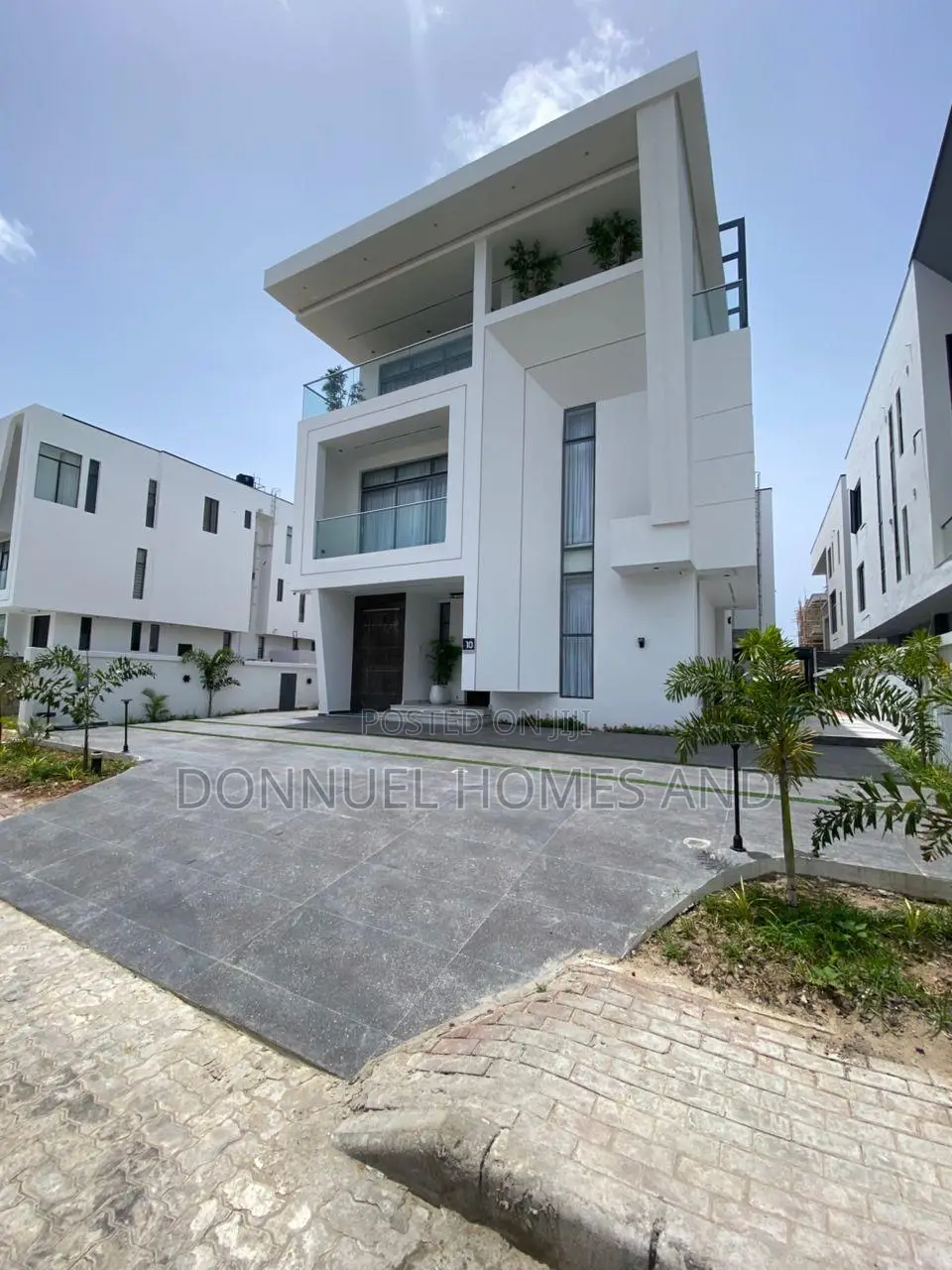 5bdrm Duplex in Ikate for sale in Ikate