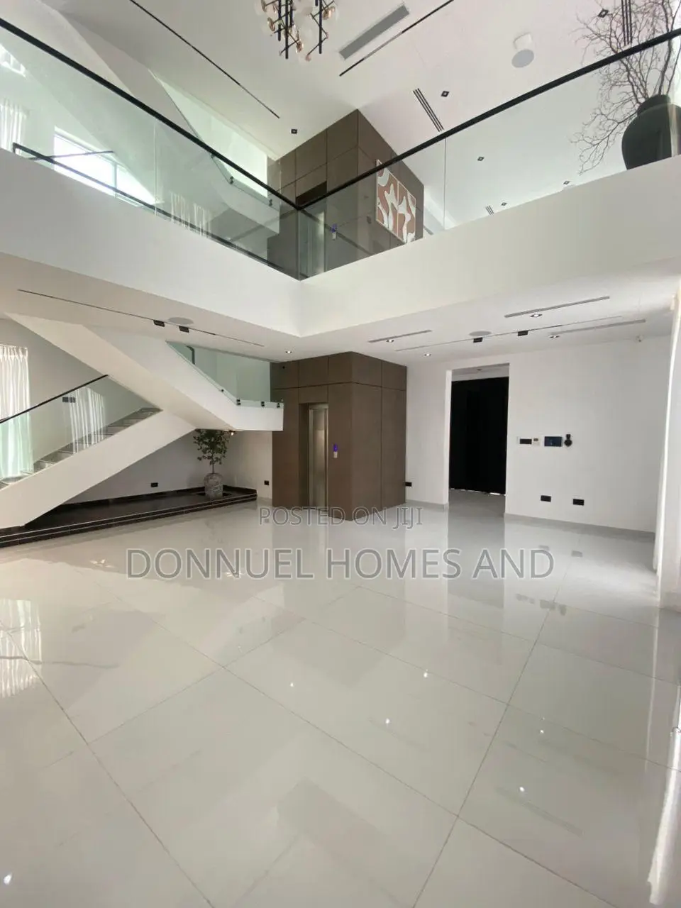5bdrm Duplex in Ikate for sale in Ikate