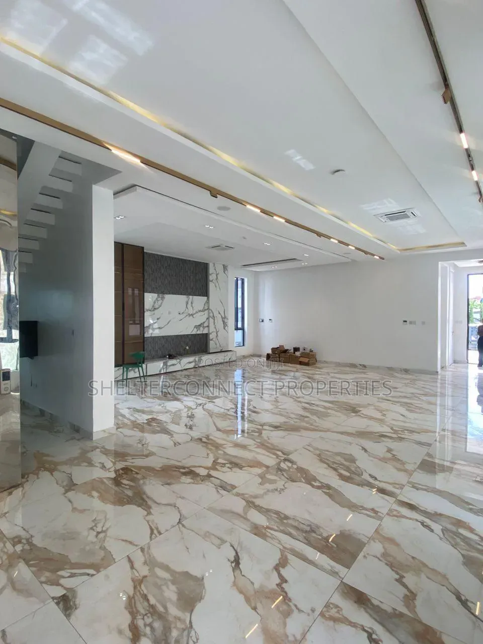 5bdrm Duplex in Osapa london for sale in Osapa london