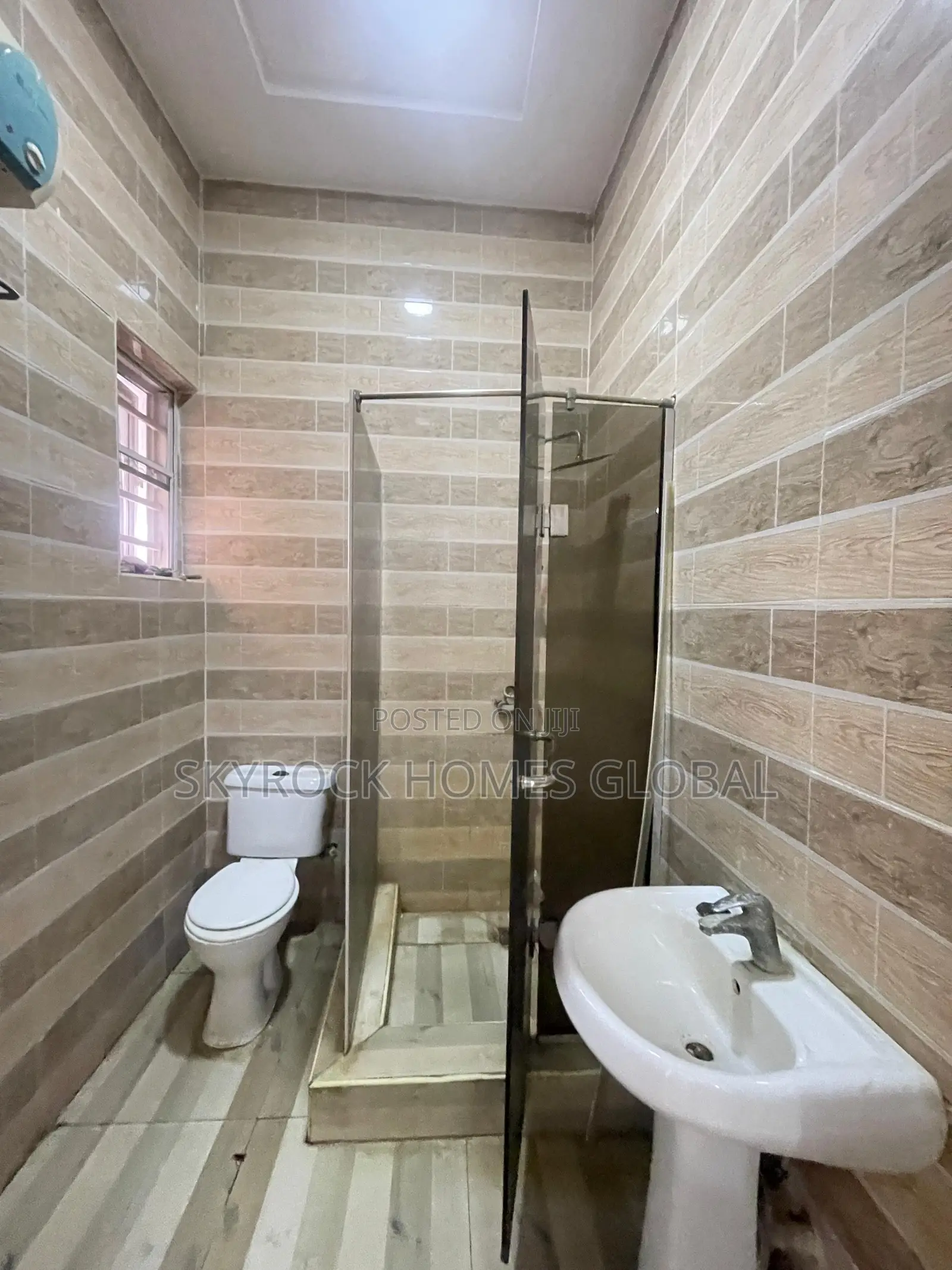5bdrm Duplex in Osapa london for rent in Osapa london