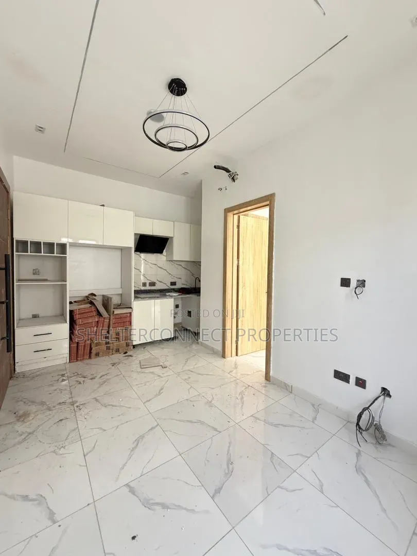 1bdrm Apartment in Lekki Expressway for sale in Lekki Expressway