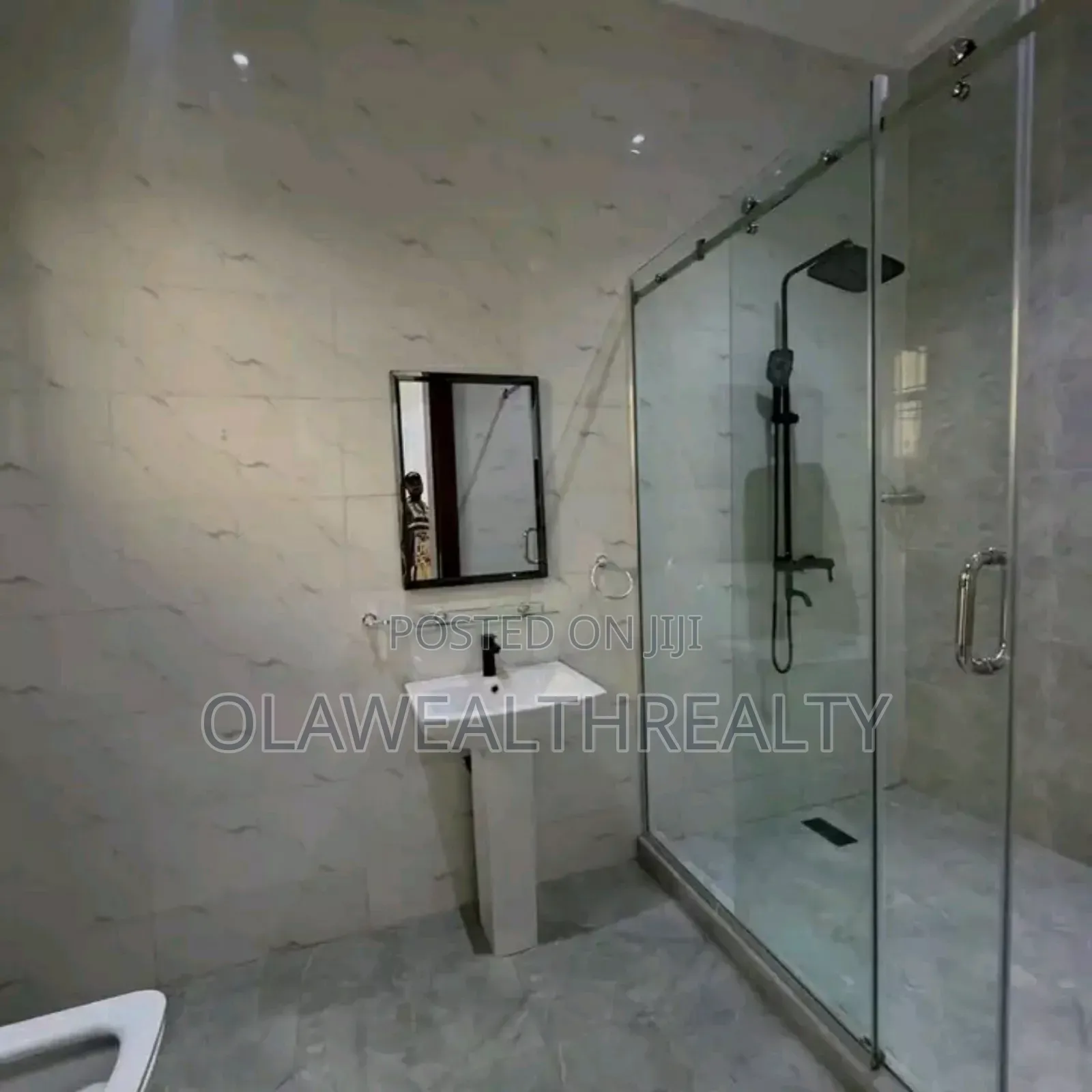 5bdrm Duplex in Guzape District for sale in Guzape District