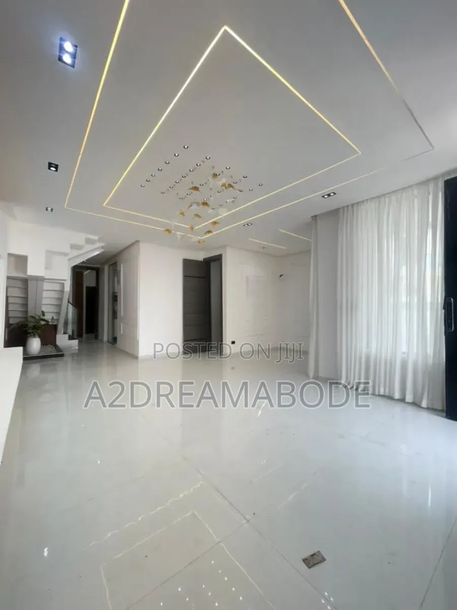 4bdrm Duplex in Ikota Gra for sale in Ikota