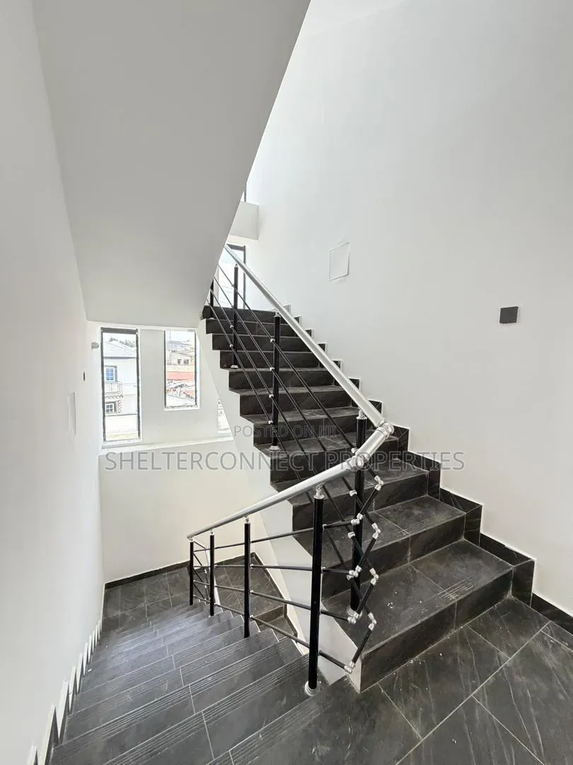 2bdrm Apartment in Lekki Expressway for sale in Lekki Expressway