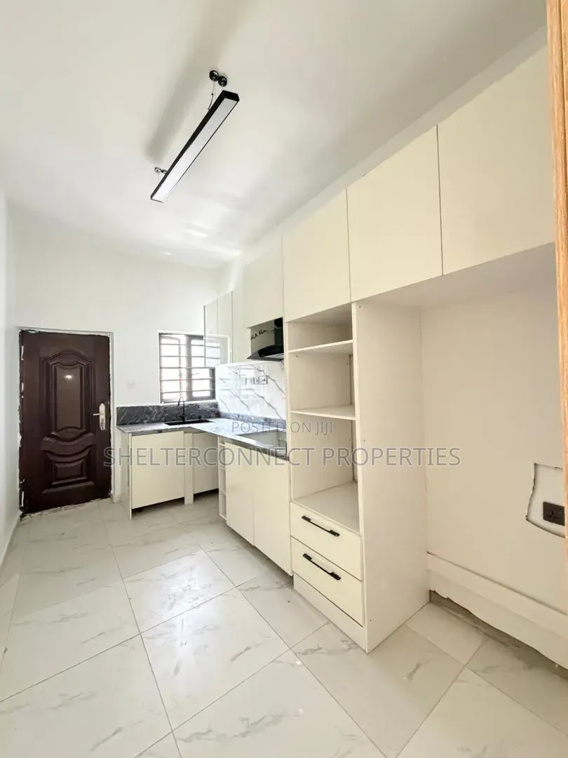 2bdrm Apartment in Lekki Expressway for sale in Lekki Expressway