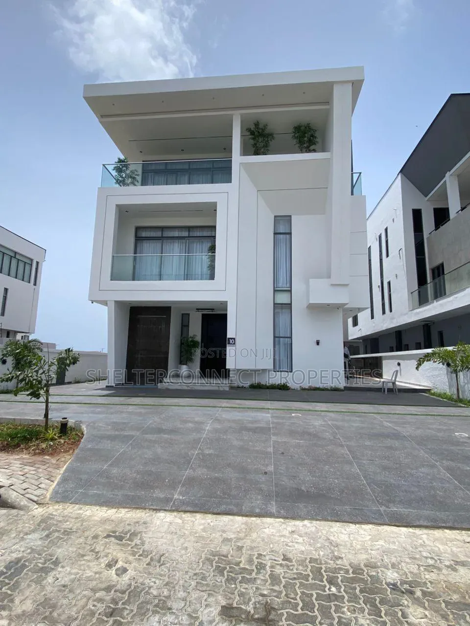 5bdrm Duplex in Ikate for sale in Ikate
