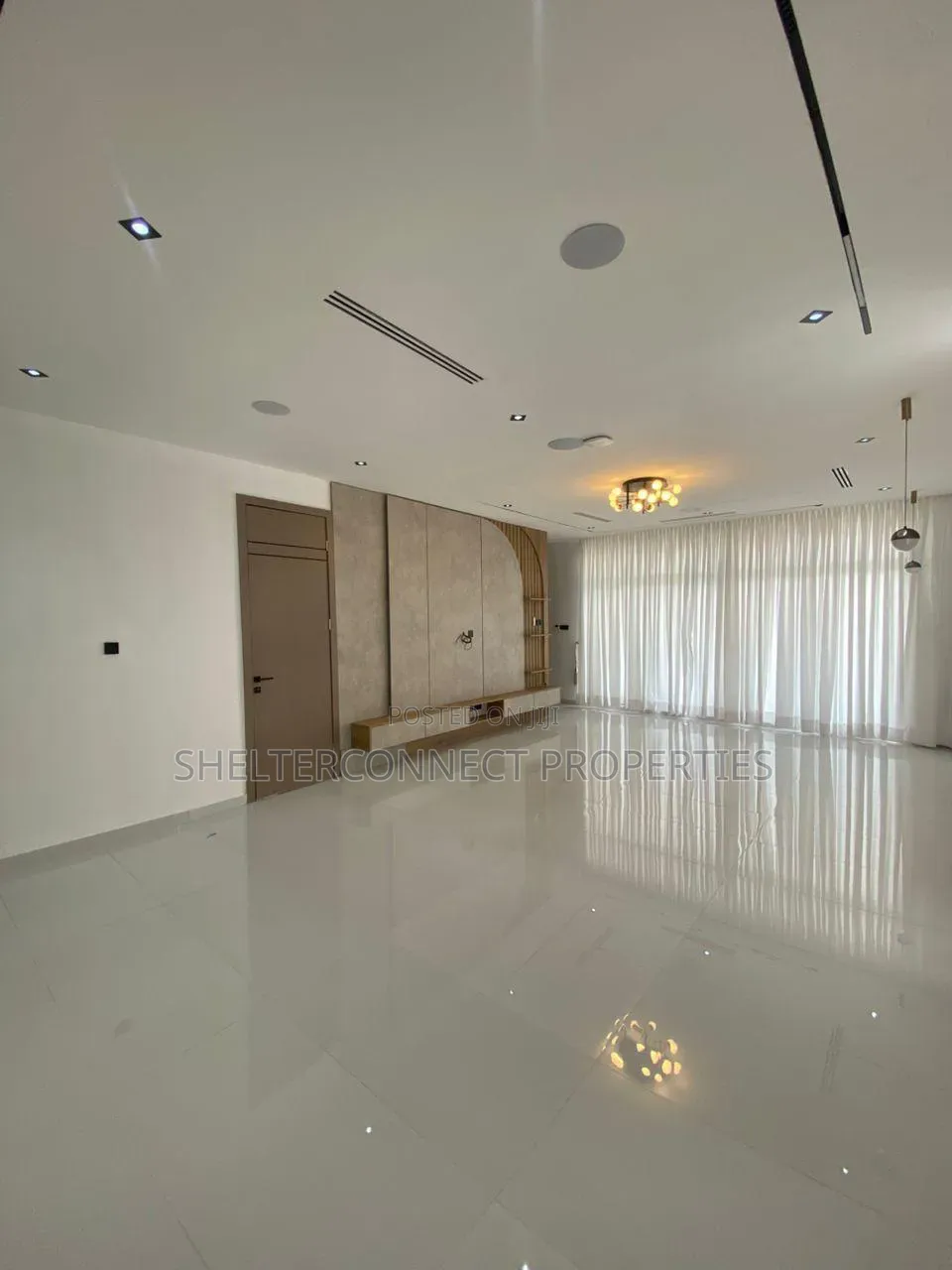 5bdrm Duplex in Ikate for sale in Ikate