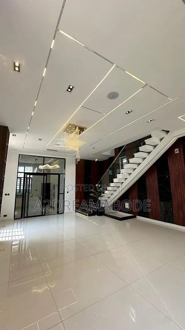 5bdrm Duplex in Chevron for sale in Chevron