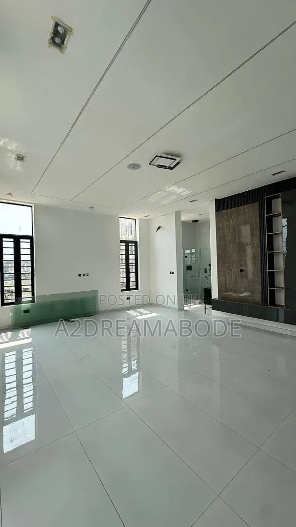 5bdrm Duplex in Chevron for sale in Chevron
