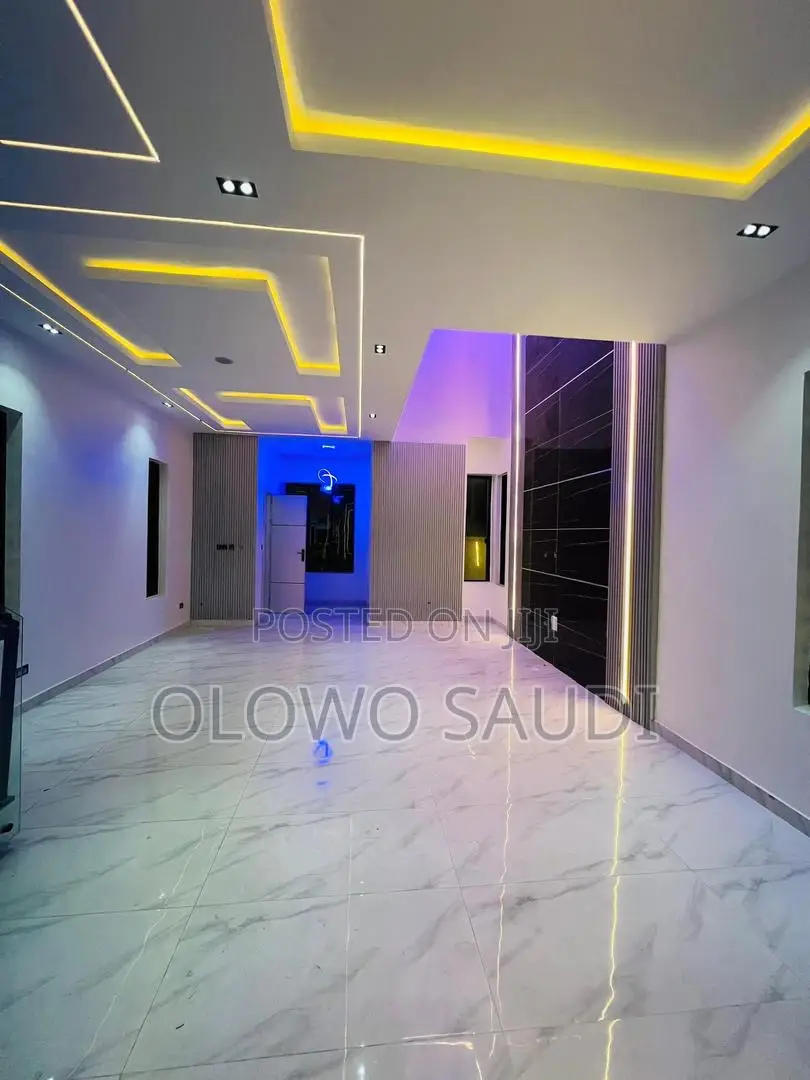 5bdrm Duplex in Ologolo for sale in Ologolo