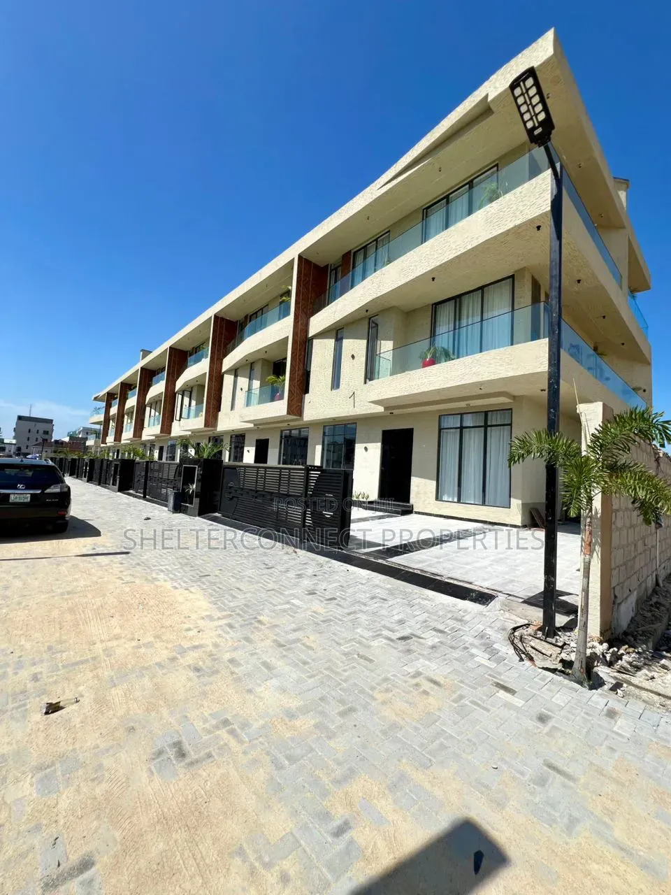 4bdrm Duplex in Chevron for sale in Chevron