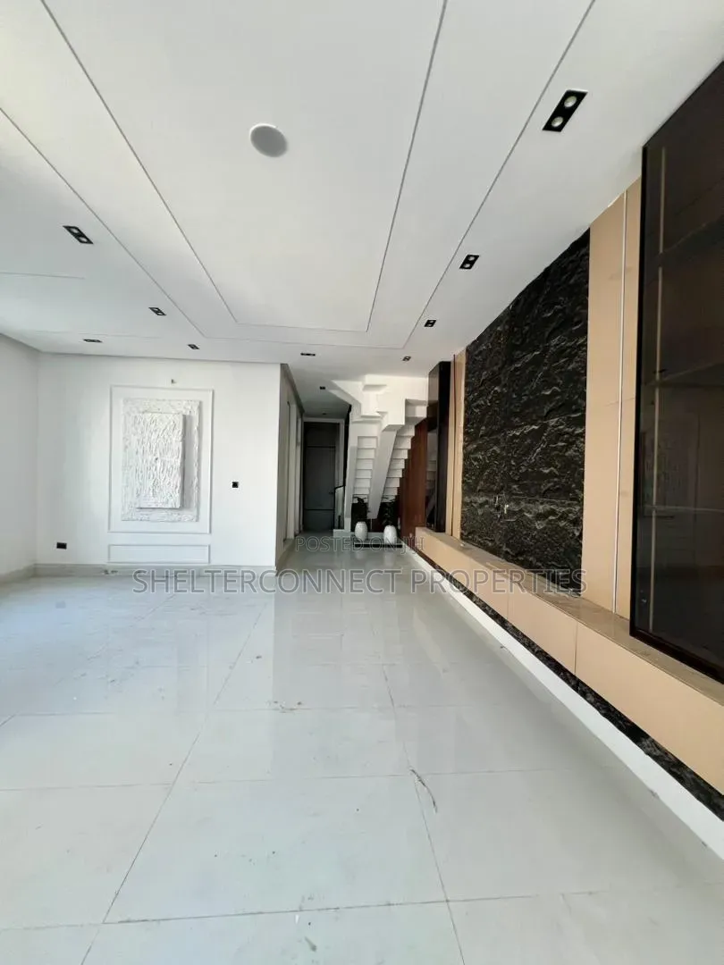 5bdrm Duplex in Chevron for sale in Chevron