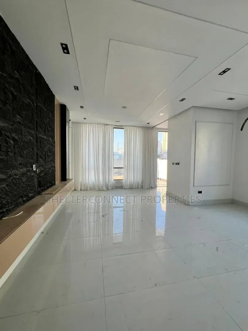 5bdrm Duplex in Chevron for sale in Chevron