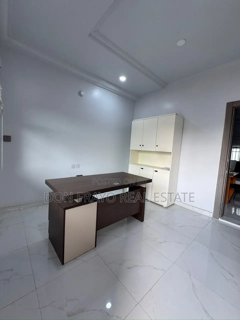 3 Rooms Office Space With Furnitures To Let At New Bodija Ibadan in Bodija