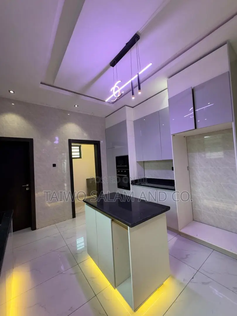 4bdrm Duplex in Akobo for sale in Akobo