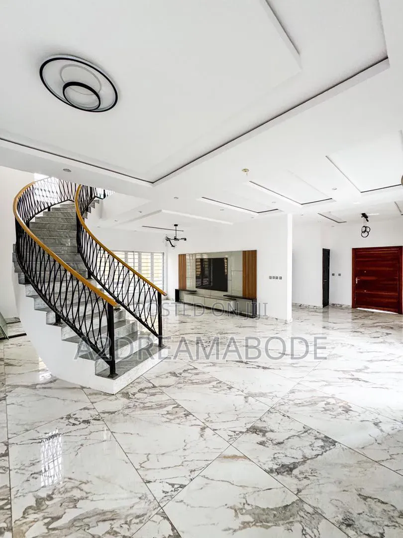 5bdrm Duplex in Chevron for sale in Chevron