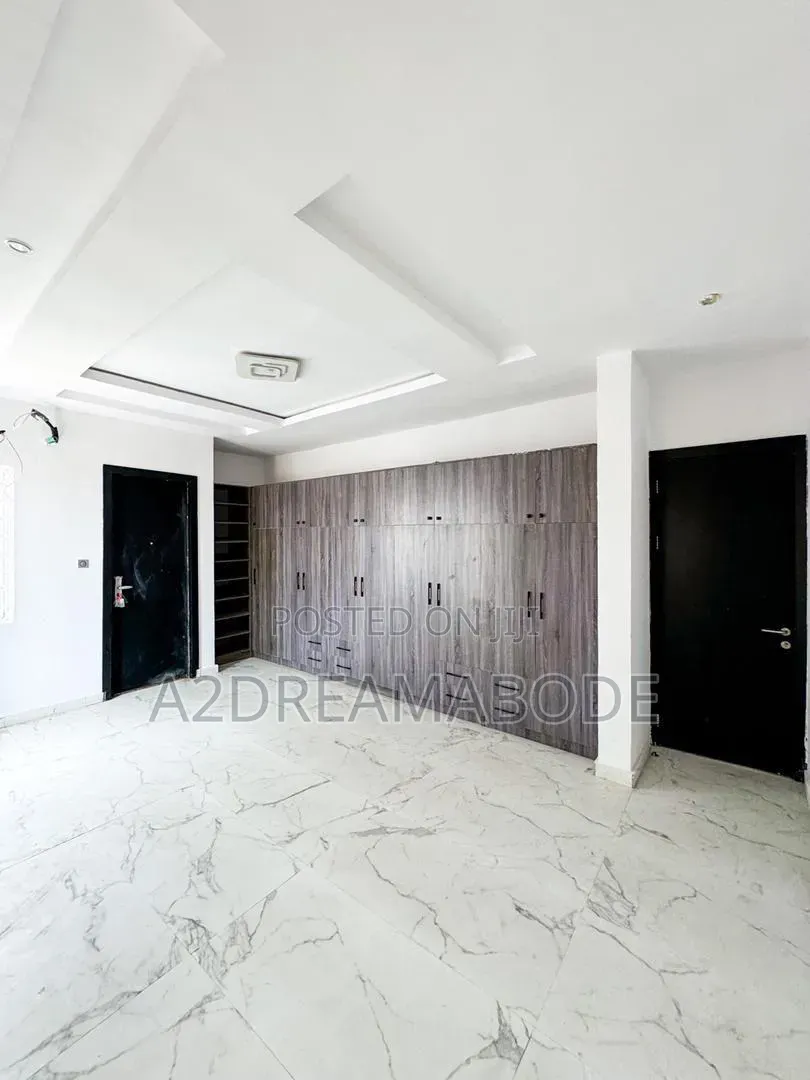 5bdrm Duplex in Chevron for sale in Chevron