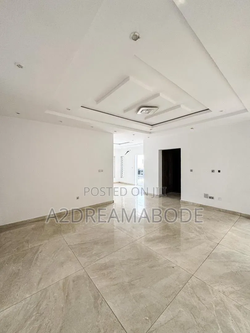 5bdrm Duplex in Chevron for sale in Chevron