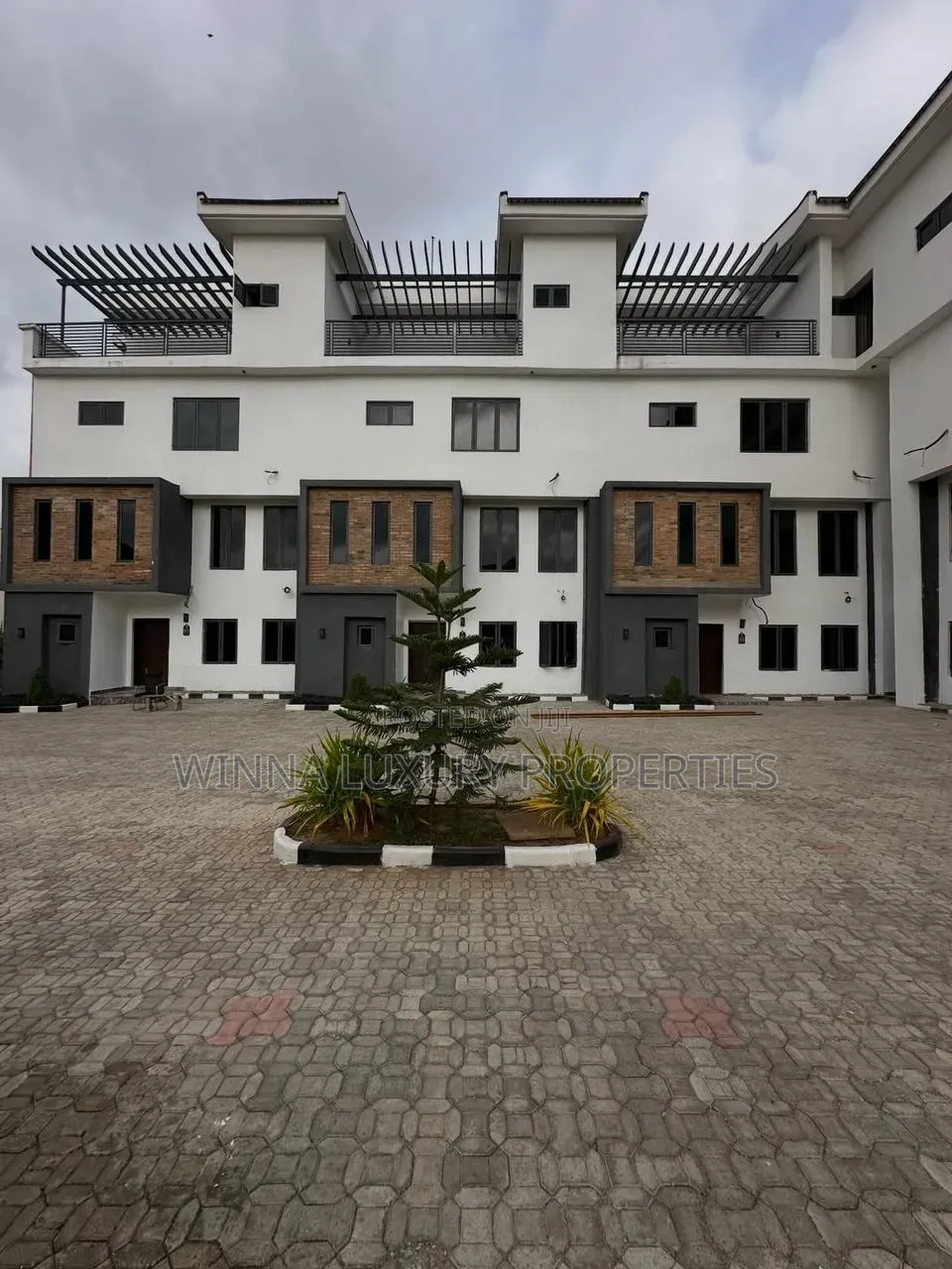 5bdrm Townhouse/Terrace in Jabi Main for sale in Jabi