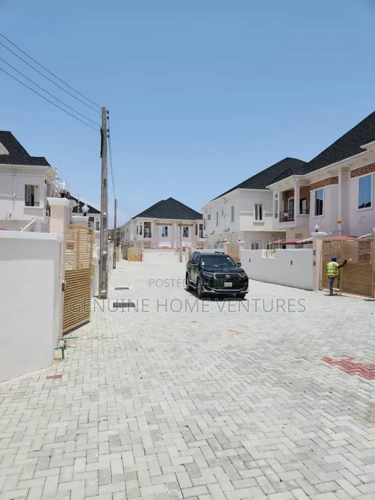 4bdrm Duplex in Ikota Gra for sale in Ikota