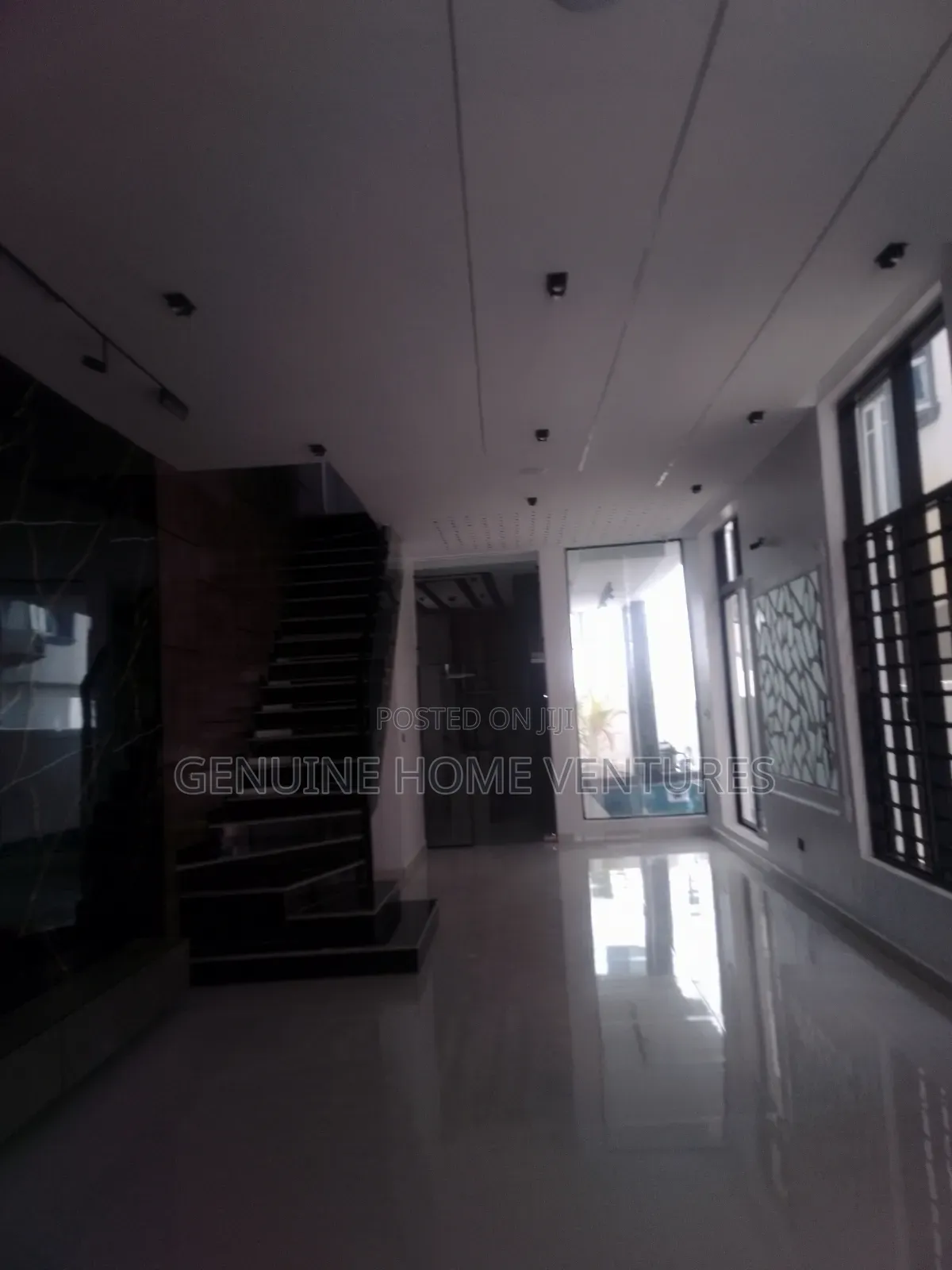 5bdrm Duplex in Ikota Gra for sale in Ikota