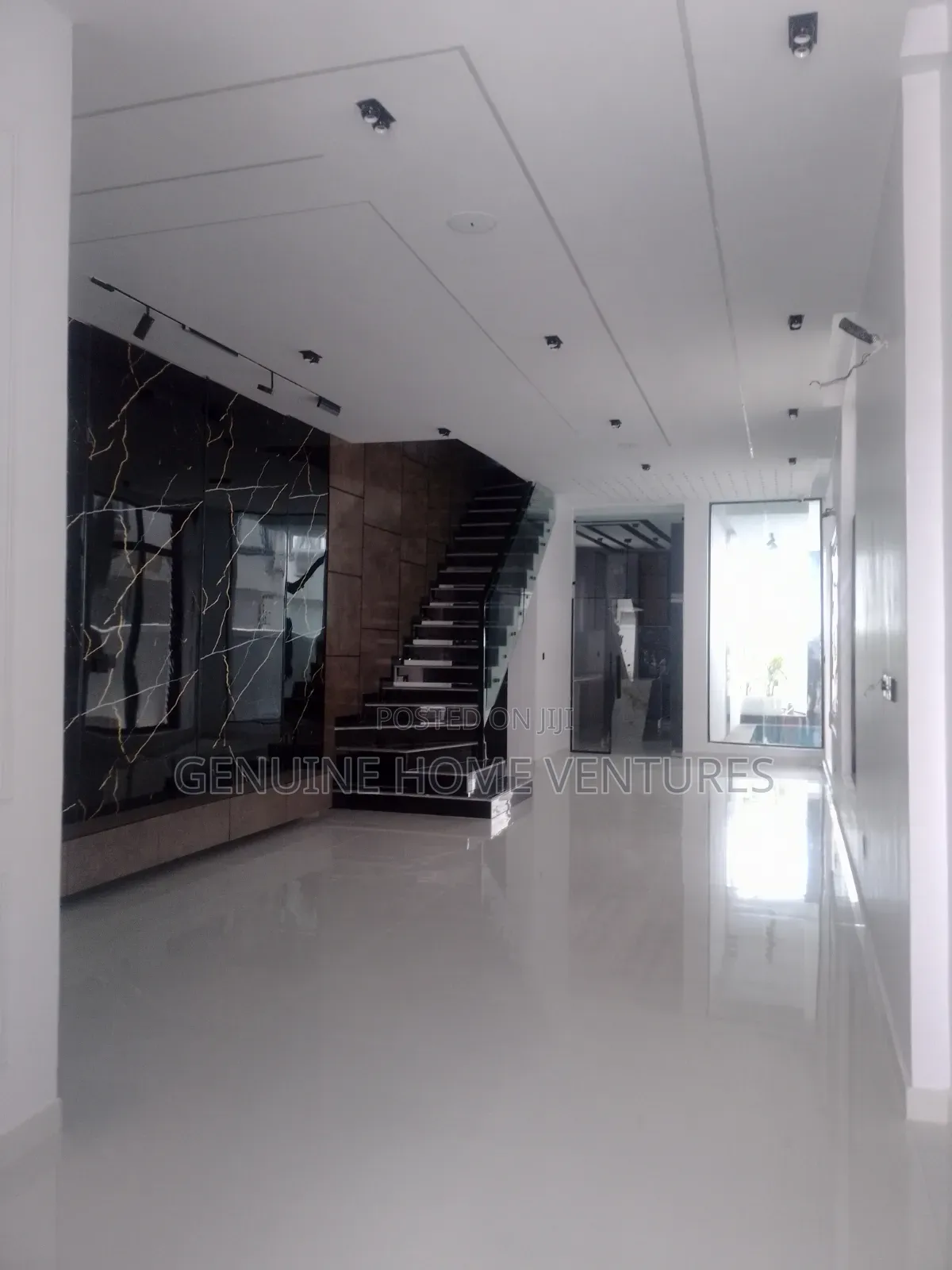 5bdrm Duplex in Ikota Gra for sale in Ikota