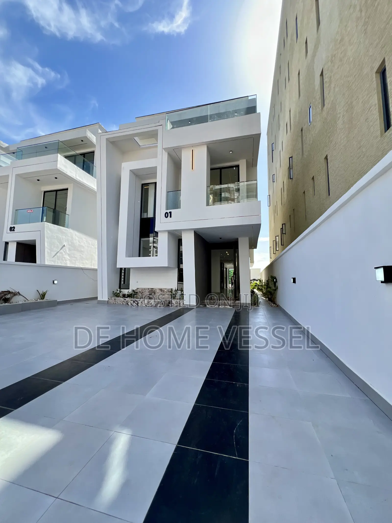 5bdrm Duplex in Lekki Phase 1 for sale in Lekki Phase 1
