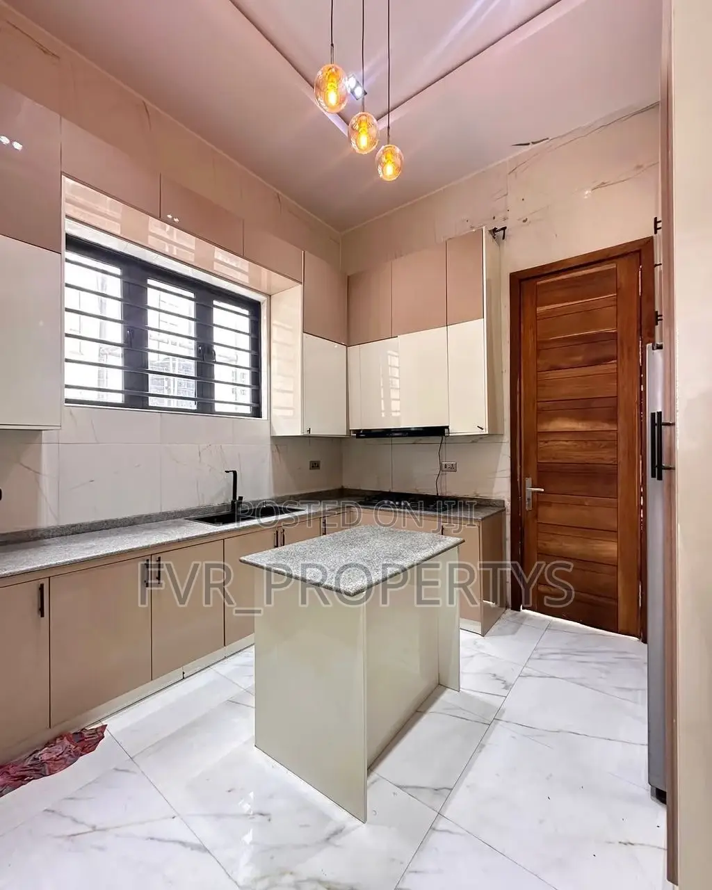 4bdrm Apartment in Chervon Estate, Chevron for rent in Chevron