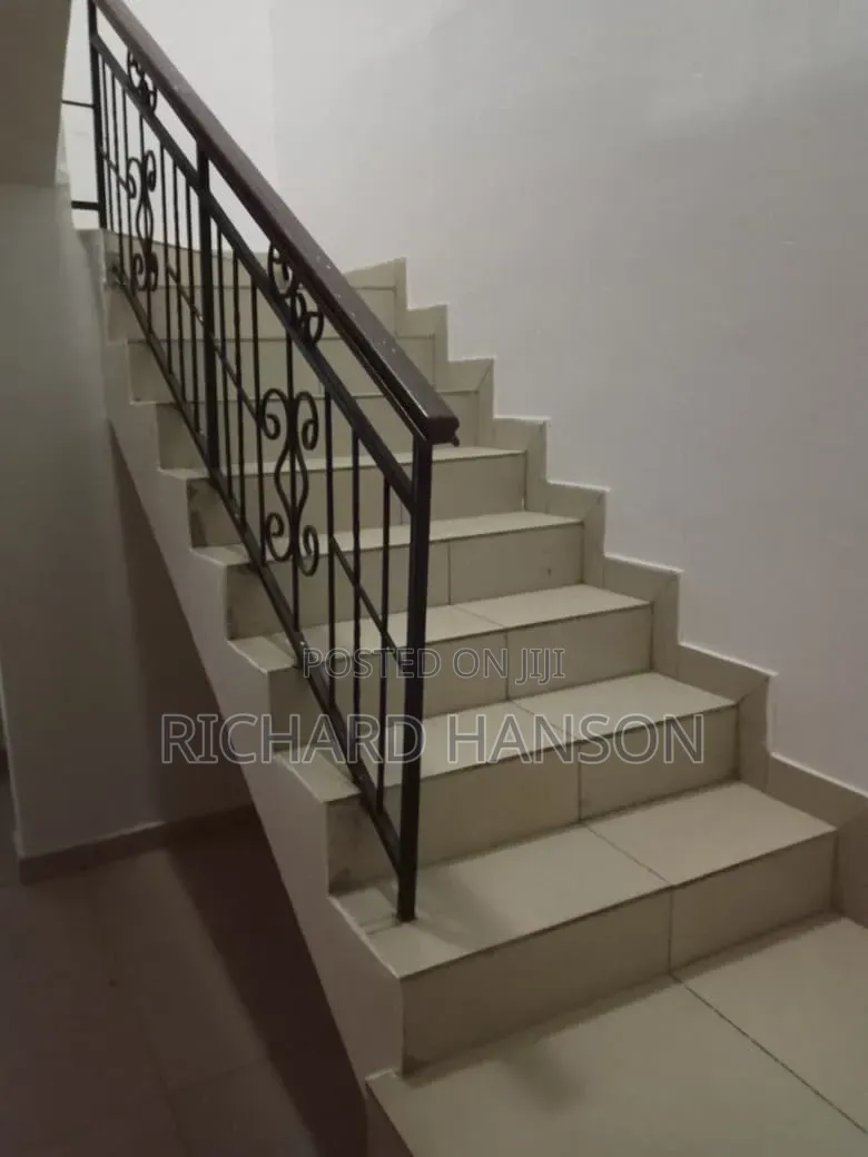 4bdrm Duplex in Behind Blenco, Peninsula Estate for rent in Peninsula Estate