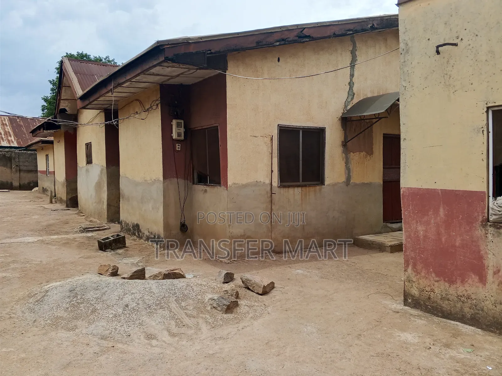 9bdrm Apartment in Maararaba, Mararaba for sale in Mararaba