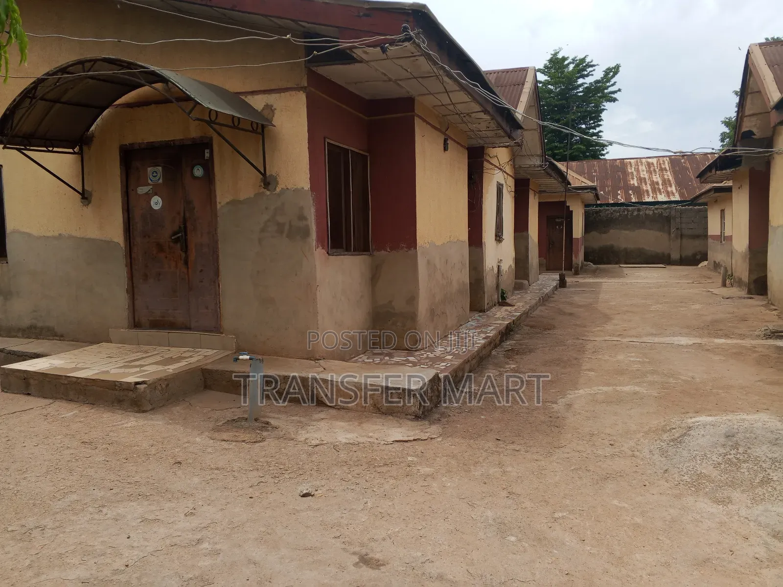 9bdrm Apartment in Maararaba, Mararaba for sale in Mararaba