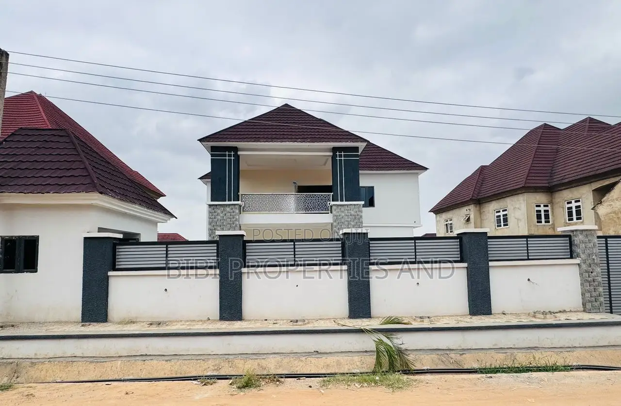5bdrm Duplex in Idu Industrial for sale in Idu Industrial