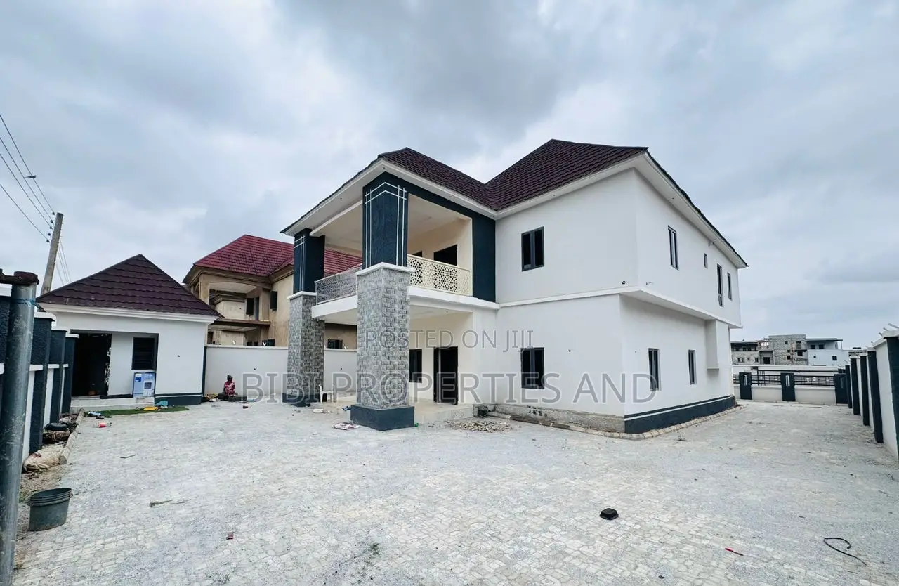 5bdrm Duplex in Idu Industrial for sale in Idu Industrial